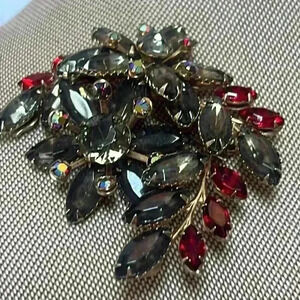Vintage Aurora Borealis Green Red Julianna Multi-Prong Rhinestone Brooch 27g